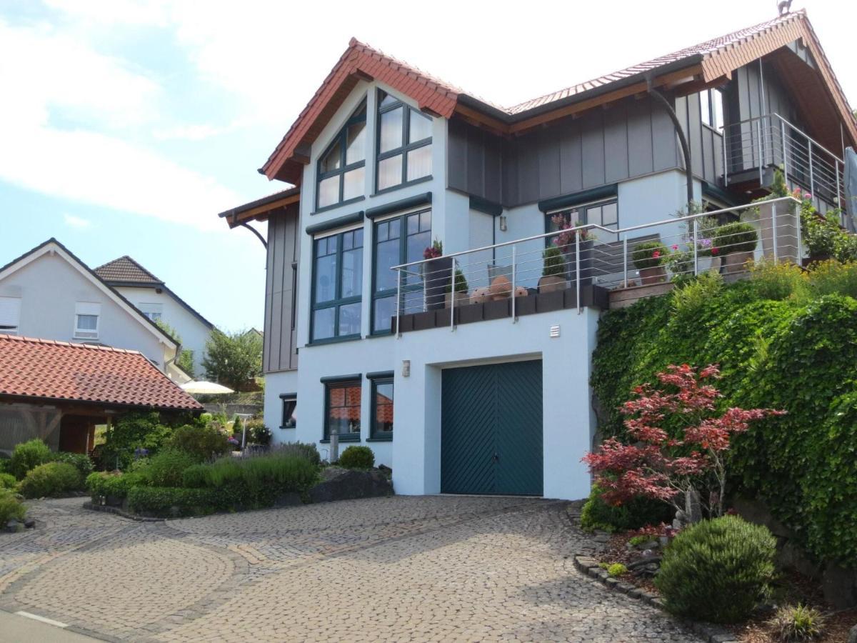 Holiday Flat With Idyllic Garden In Daun Ngoại thất bức ảnh